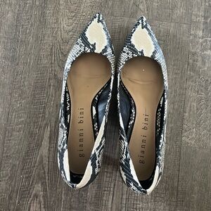 Gianni Bini Black & Cream Snakeskin Pointed Toe Heels
